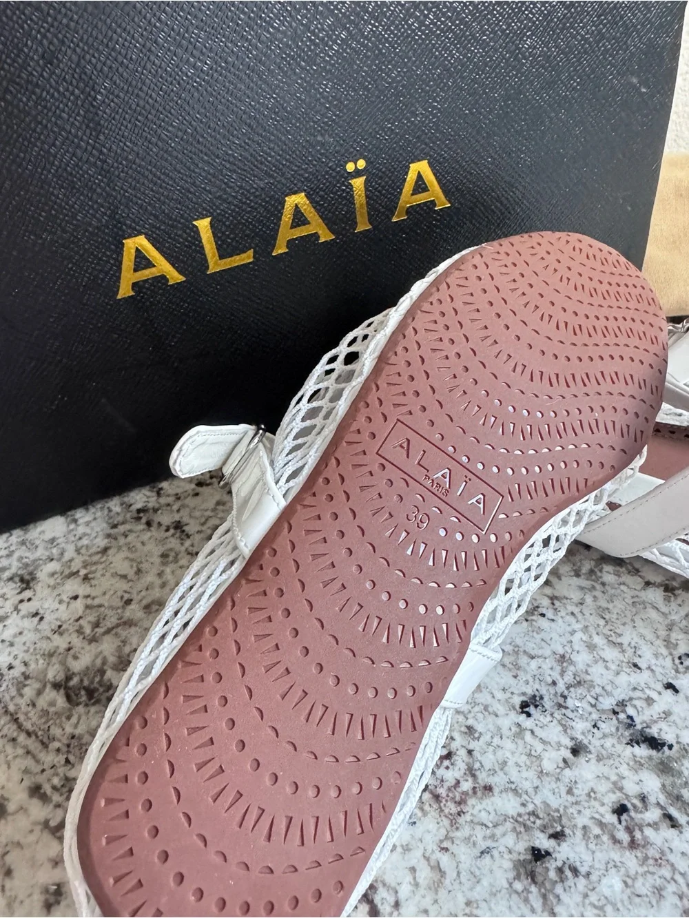 N/A white mesh